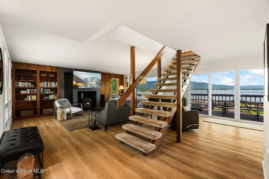 169 Lakeshore Drive Sagle ID 83860