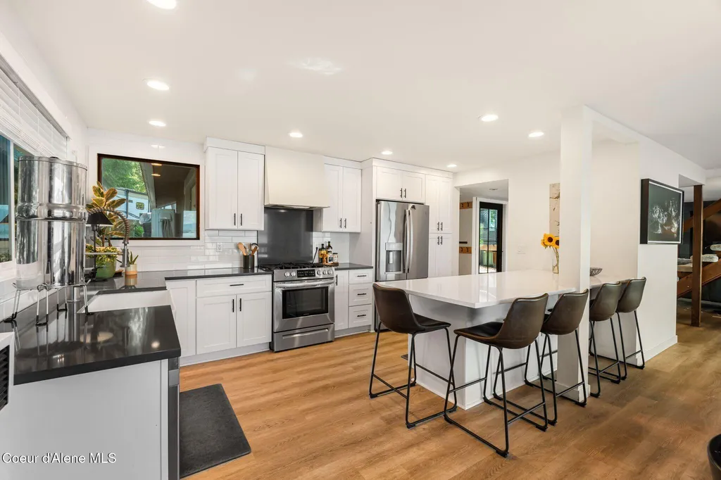 169 Lakeshore Drive Sagle ID 83860