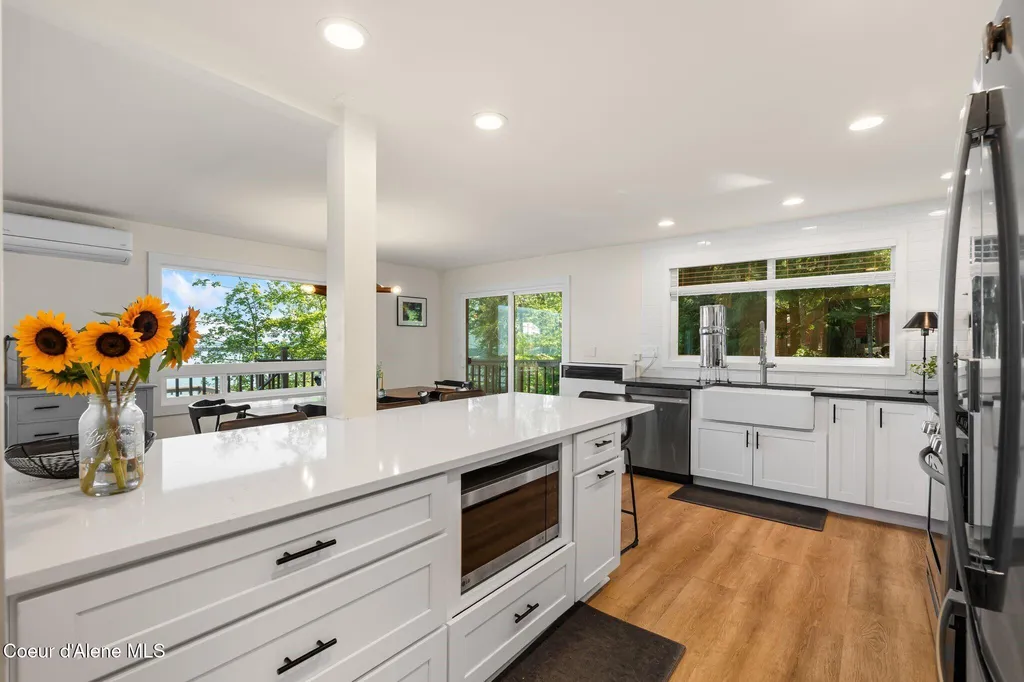 169 Lakeshore Drive Sagle ID 83860