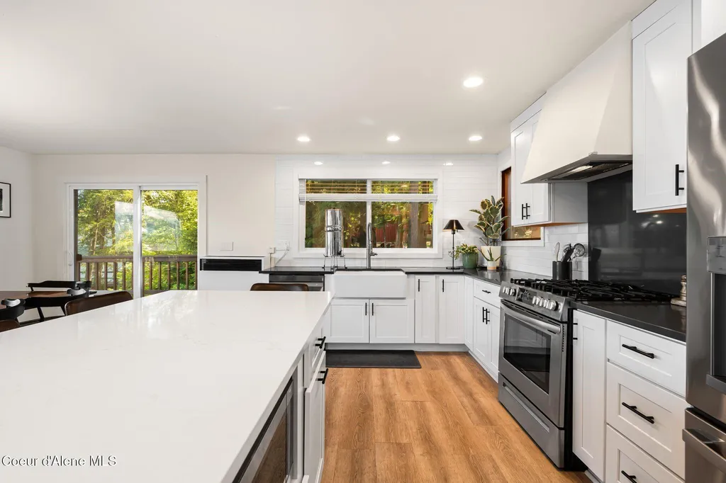169 Lakeshore Drive Sagle ID 83860