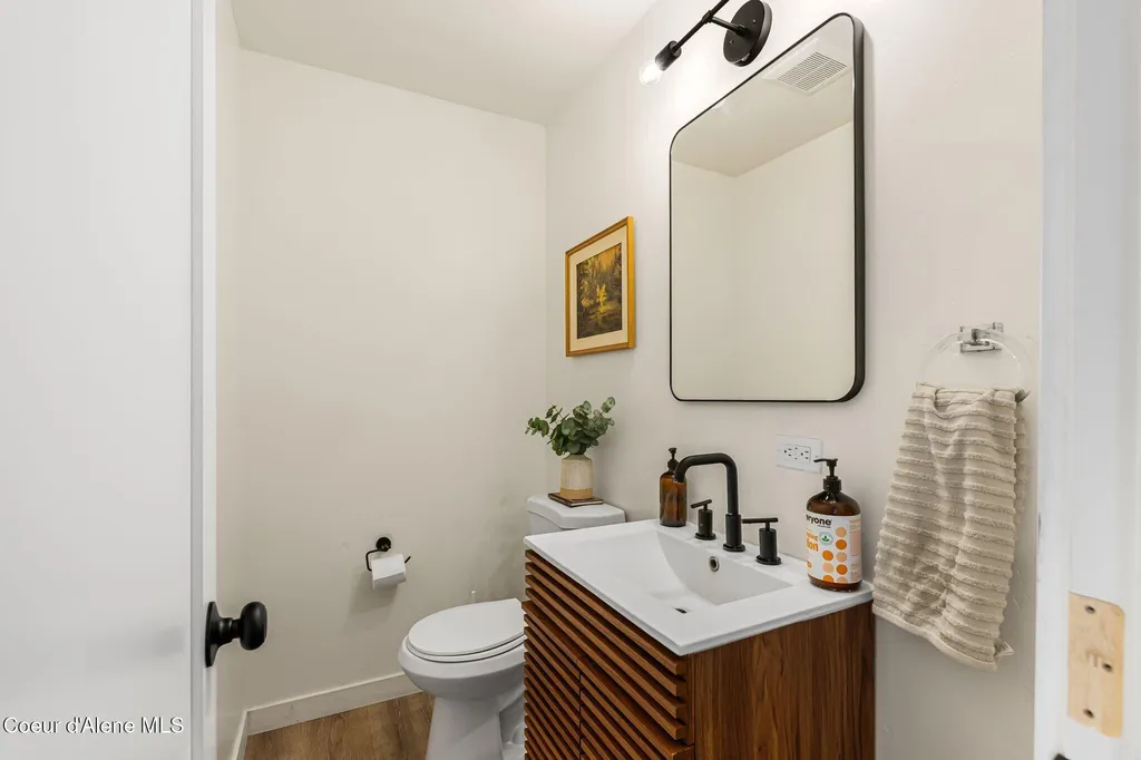 169 Lakeshore Drive Sagle ID 83860