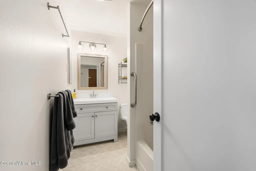 169 Lakeshore Drive Sagle ID 83860