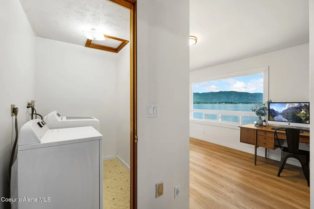 169 Lakeshore Drive Sagle ID 83860