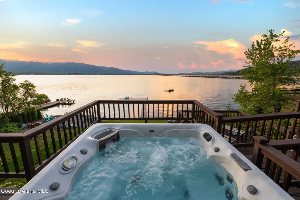 169 Lakeshore Drive Sagle ID 83860