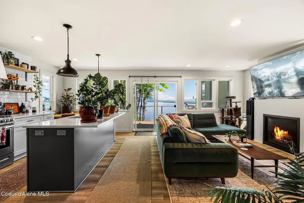 169 Lakeshore Drive Sagle ID 83860