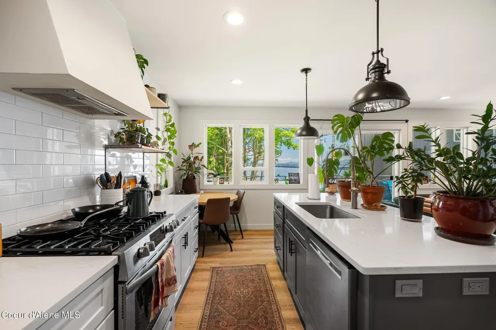 169 Lakeshore Drive Sagle ID 83860