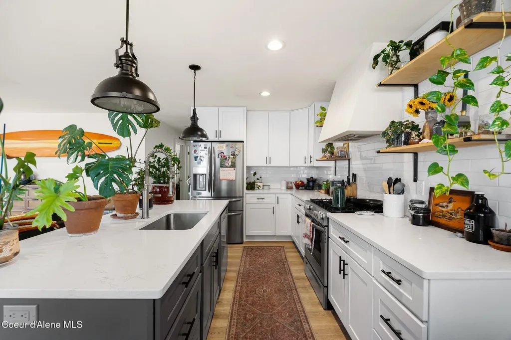 169 Lakeshore Drive Sagle ID 83860