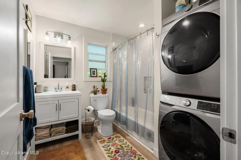169 Lakeshore Drive Sagle ID 83860