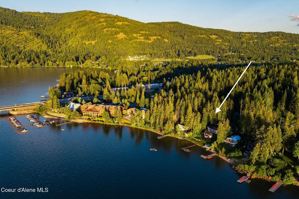 169 Lakeshore Drive Sagle ID 83860