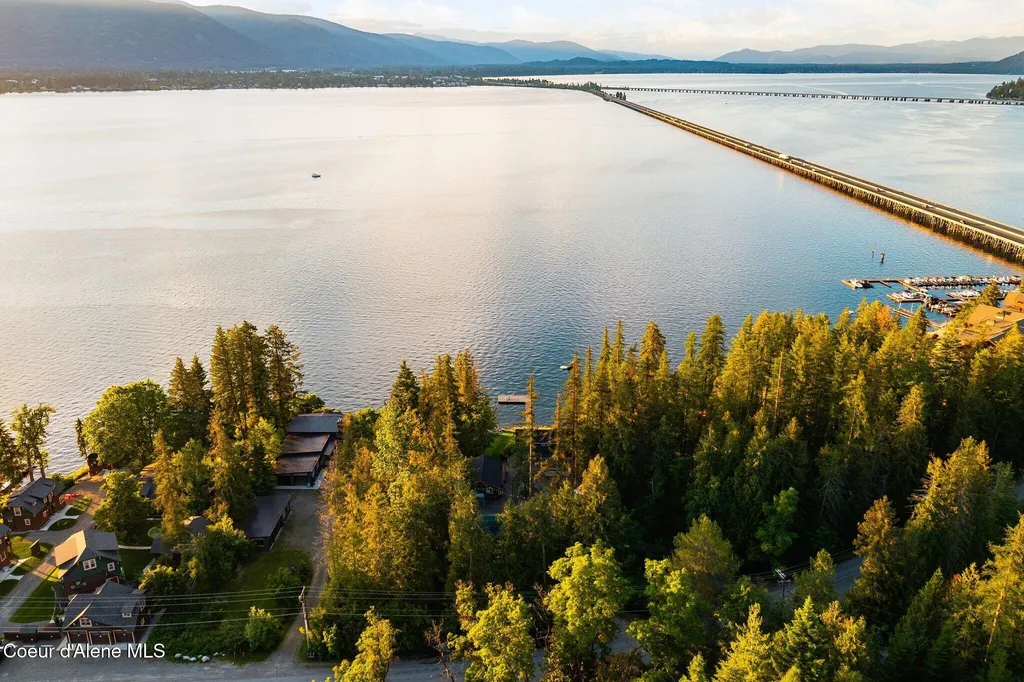 169 Lakeshore Drive Sagle ID 83860