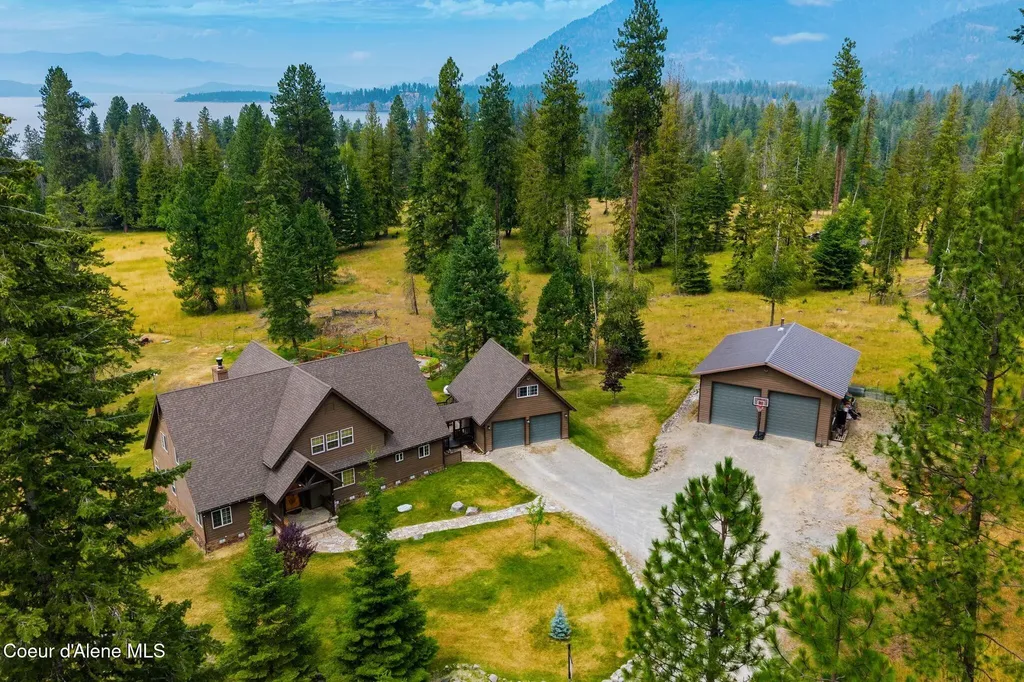 235 Kiebert Loop Hope ID 83836
