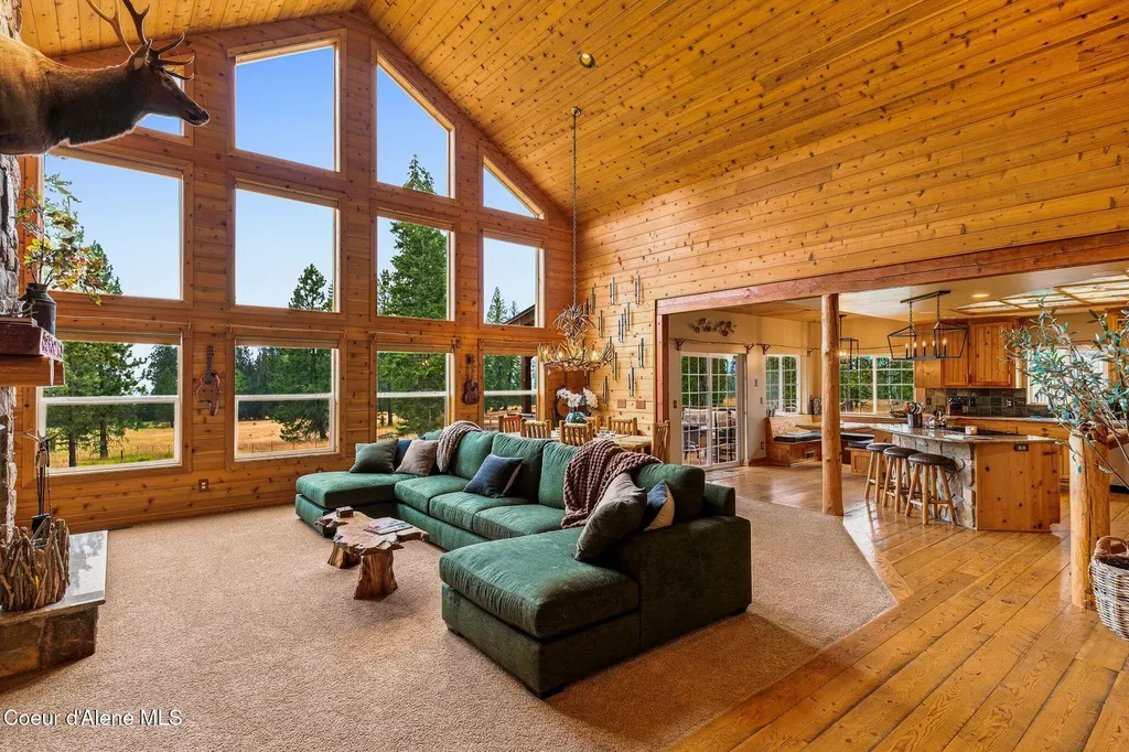 235 Kiebert Loop Hope ID 83836