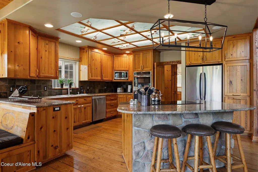 235 Kiebert Loop Hope ID 83836