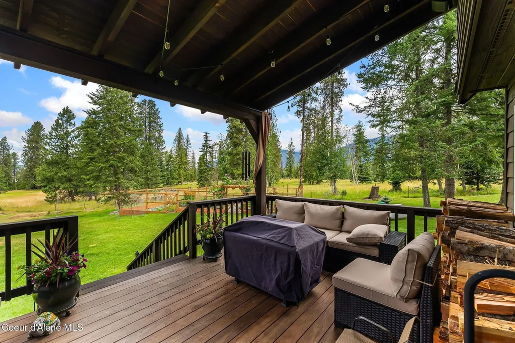235 Kiebert Loop Hope ID 83836
