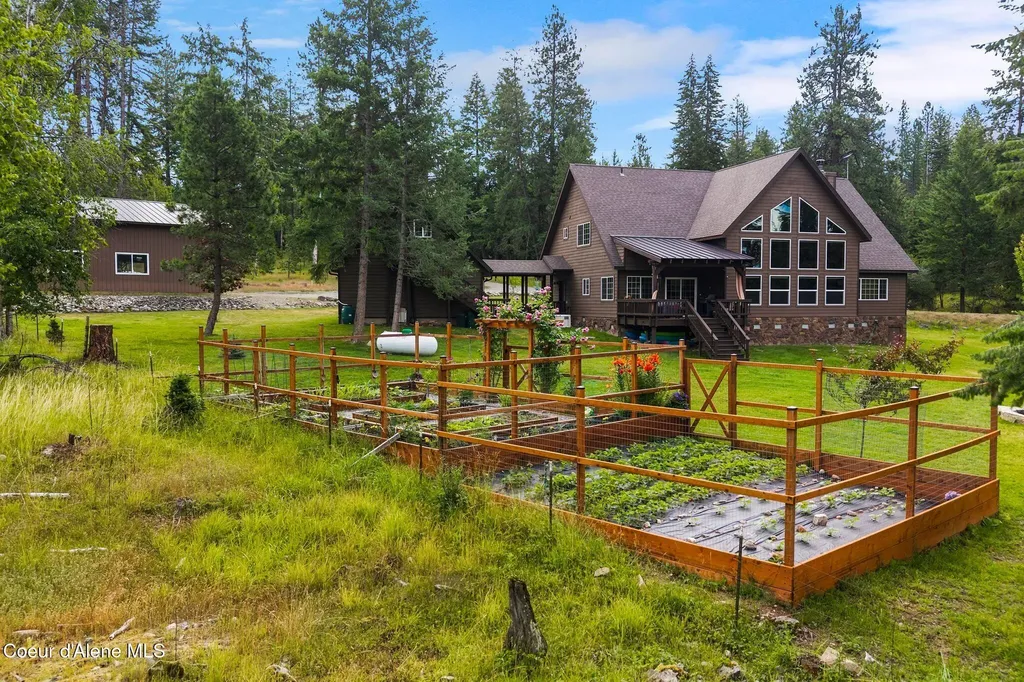 235 Kiebert Loop Hope ID 83836