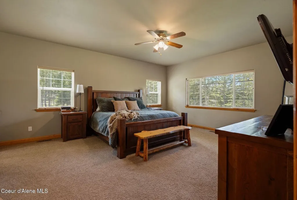 235 Kiebert Loop Hope ID 83836