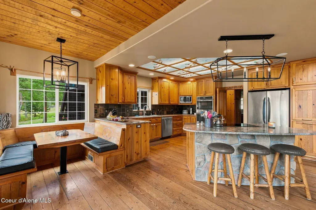 235 Kiebert Loop Hope ID 83836