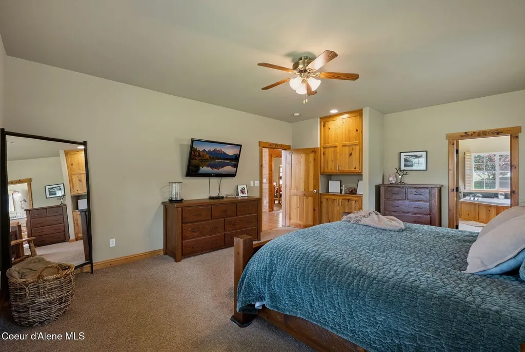 235 Kiebert Loop Hope ID 83836