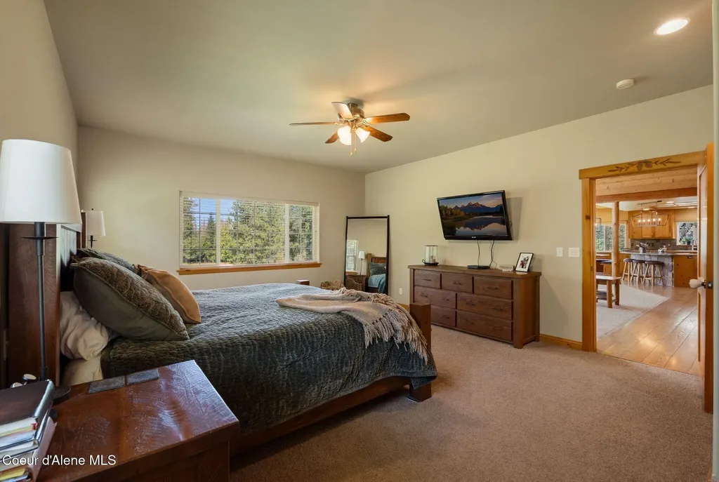 235 Kiebert Loop Hope ID 83836