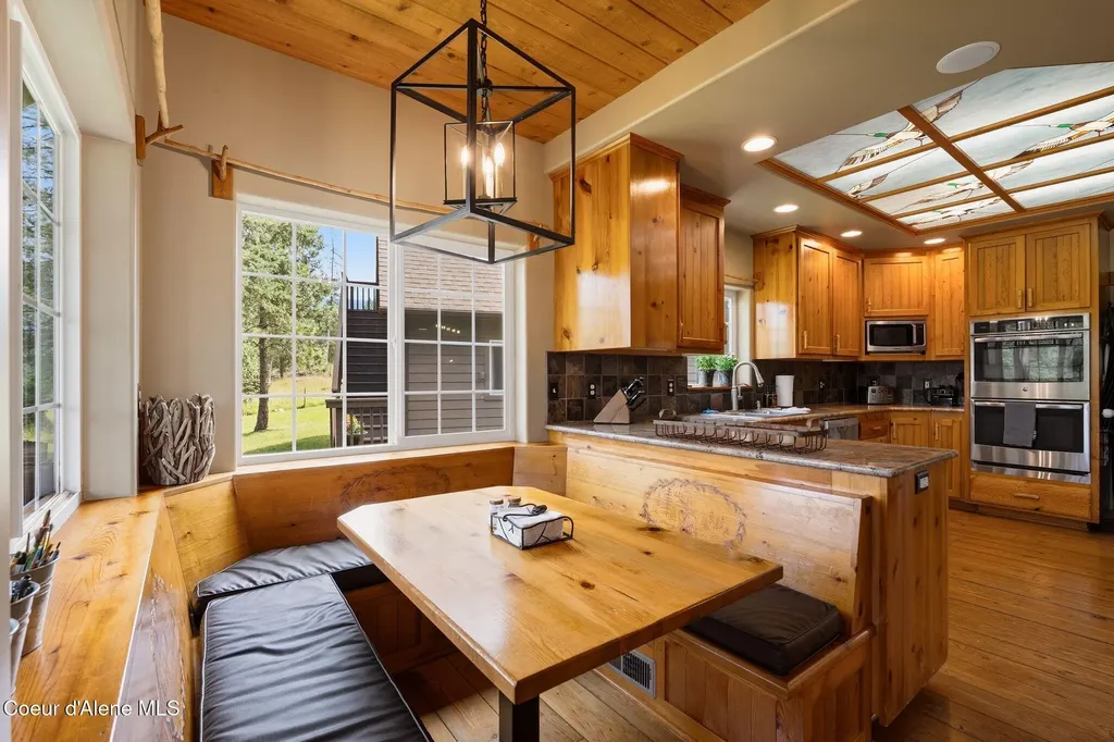 235 Kiebert Loop Hope ID 83836