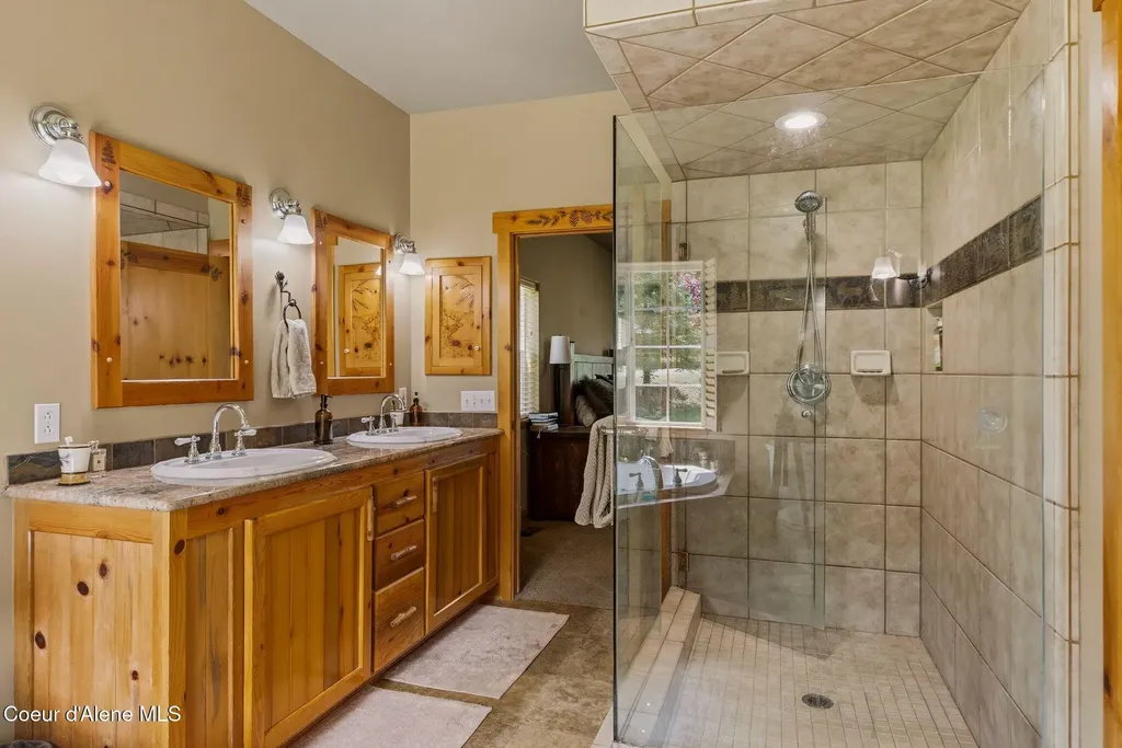 235 Kiebert Loop Hope ID 83836