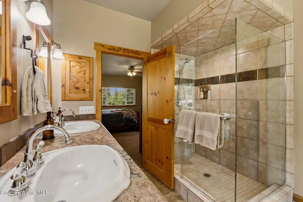 235 Kiebert Loop Hope ID 83836