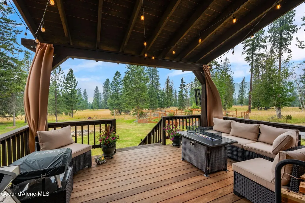 235 Kiebert Loop Hope ID 83836