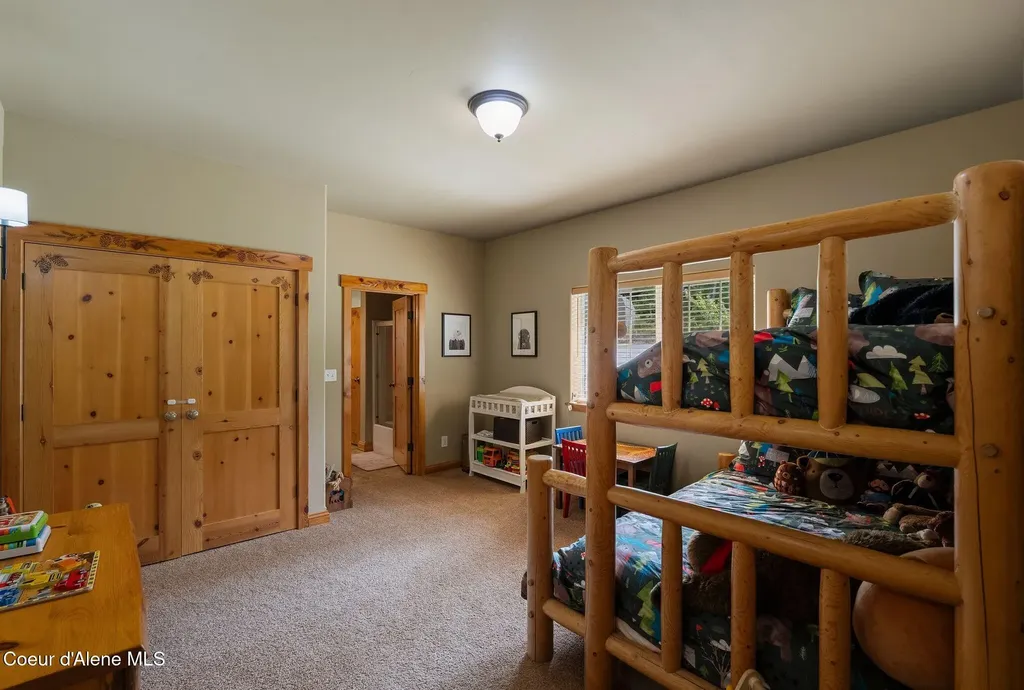 235 Kiebert Loop Hope ID 83836
