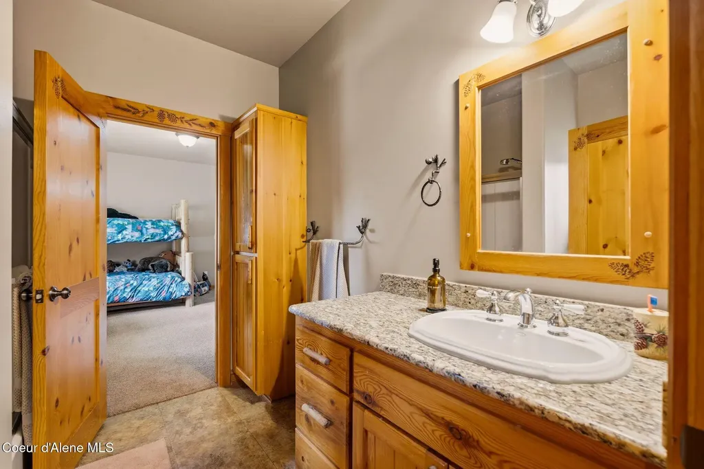 235 Kiebert Loop Hope ID 83836