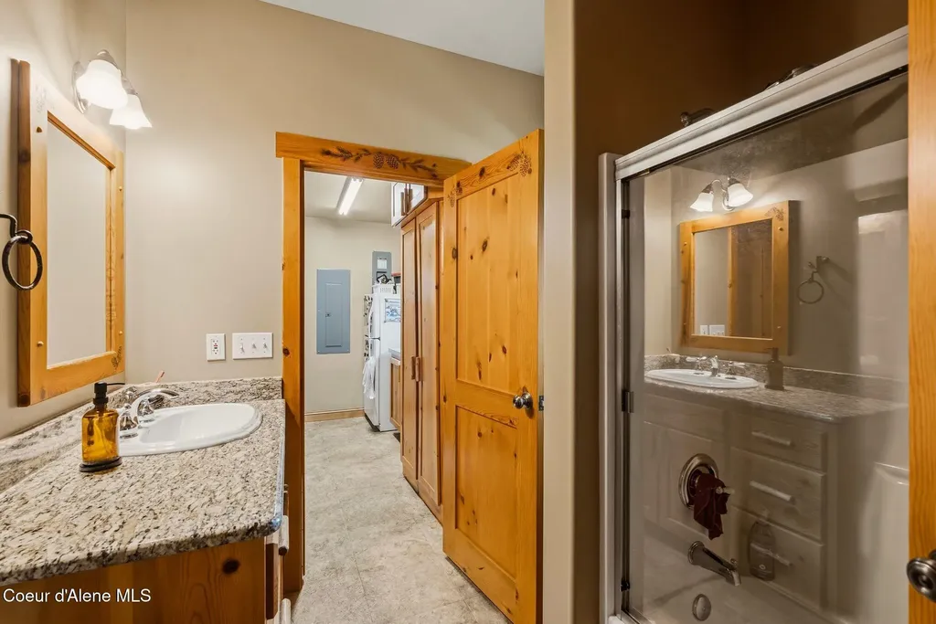 235 Kiebert Loop Hope ID 83836