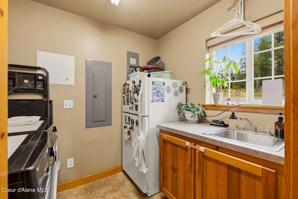 235 Kiebert Loop Hope ID 83836