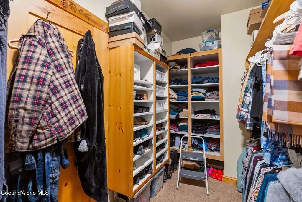 235 Kiebert Loop Hope ID 83836