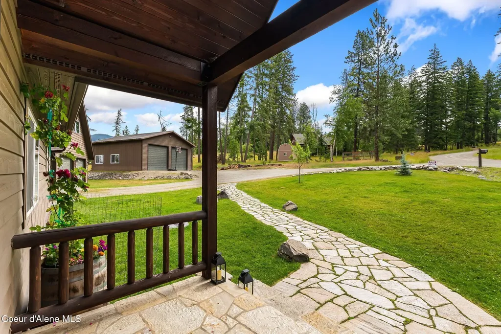 235 Kiebert Loop Hope ID 83836