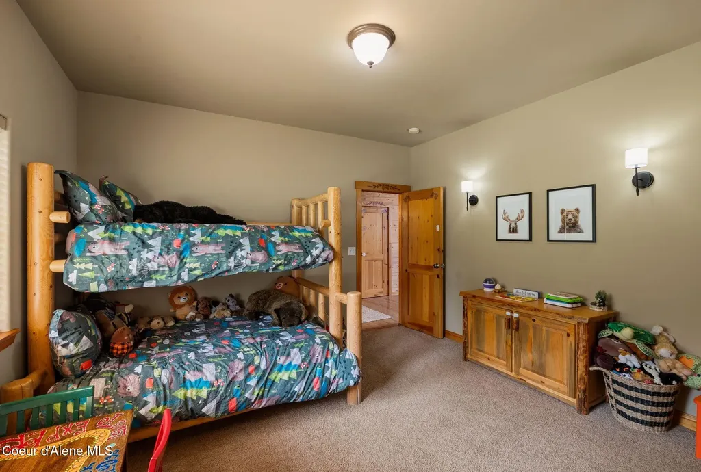 235 Kiebert Loop Hope ID 83836