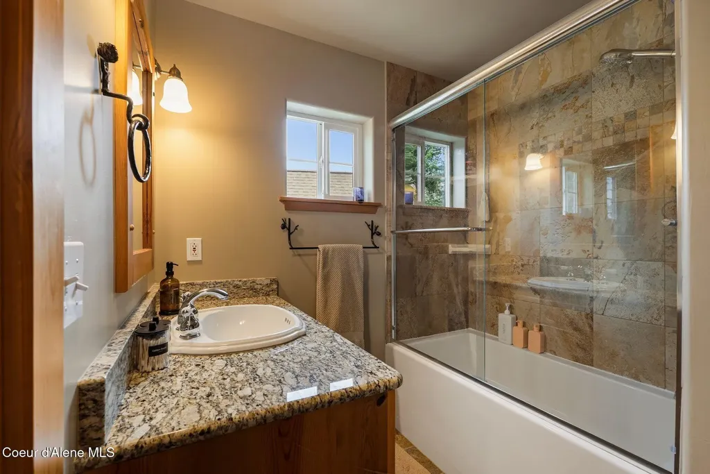 235 Kiebert Loop Hope ID 83836