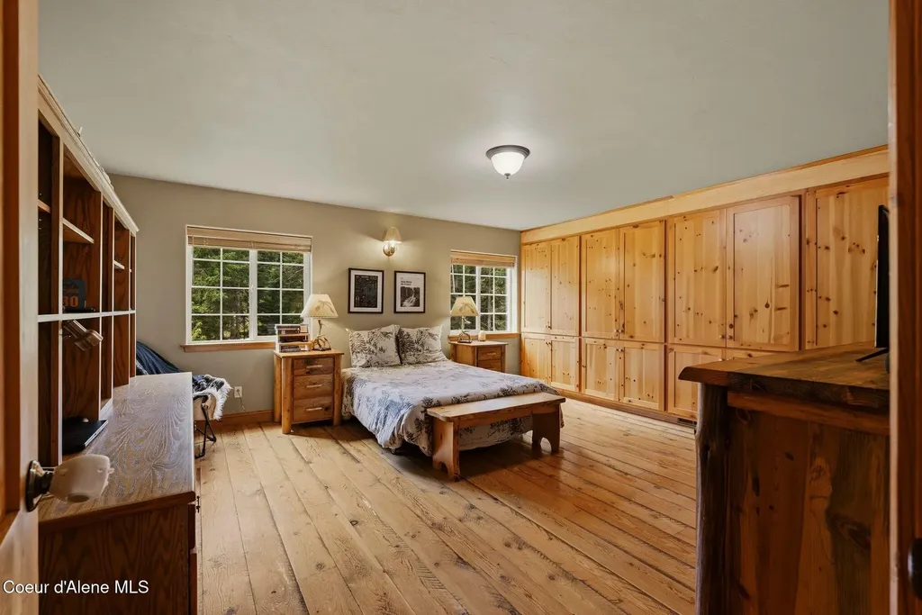 235 Kiebert Loop Hope ID 83836