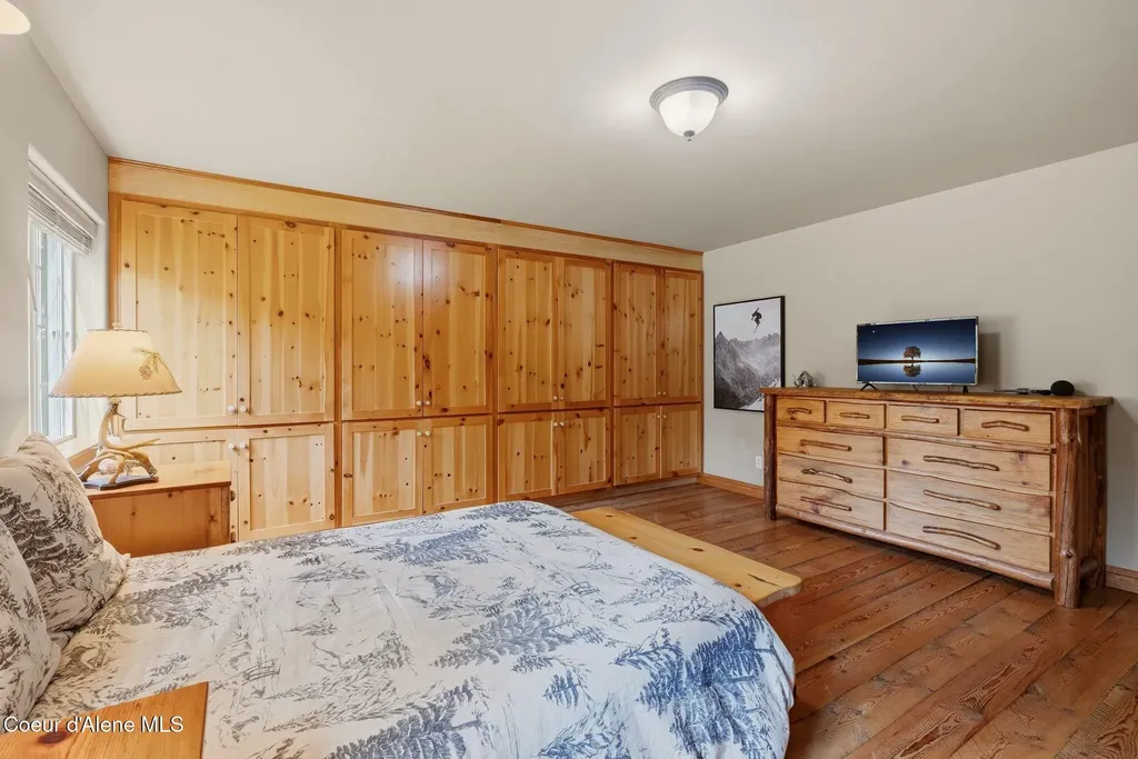 235 Kiebert Loop Hope ID 83836