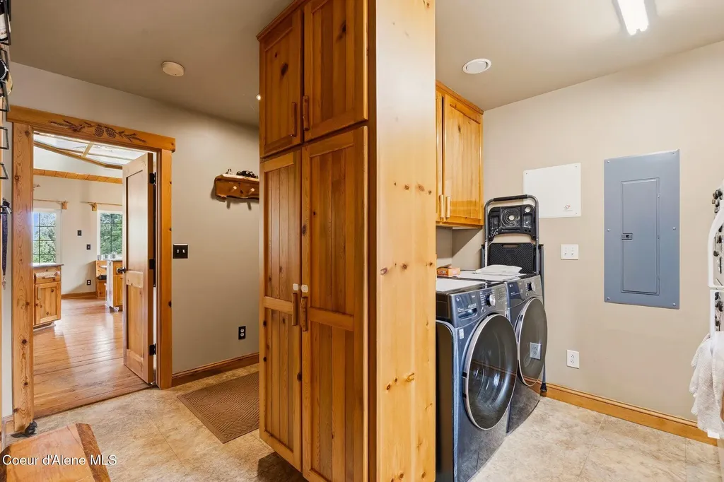 235 Kiebert Loop Hope ID 83836