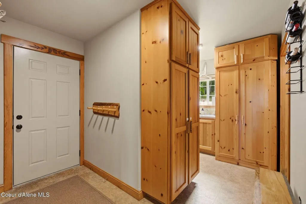 235 Kiebert Loop Hope ID 83836