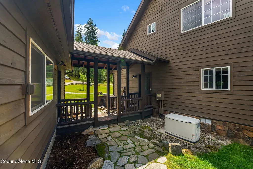 235 Kiebert Loop Hope ID 83836