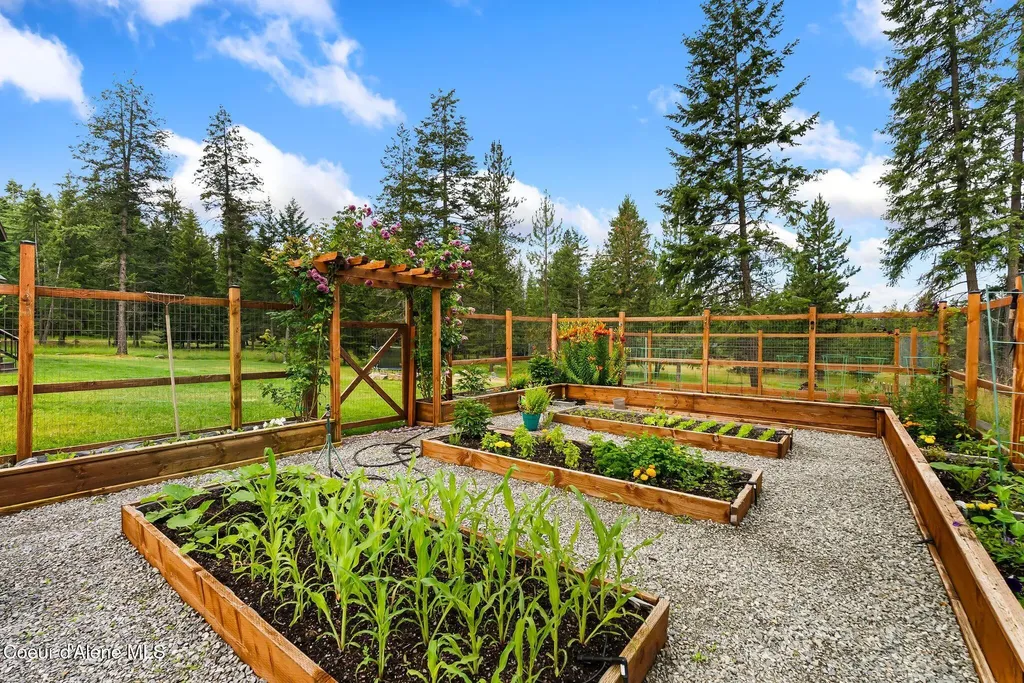 235 Kiebert Loop Hope ID 83836