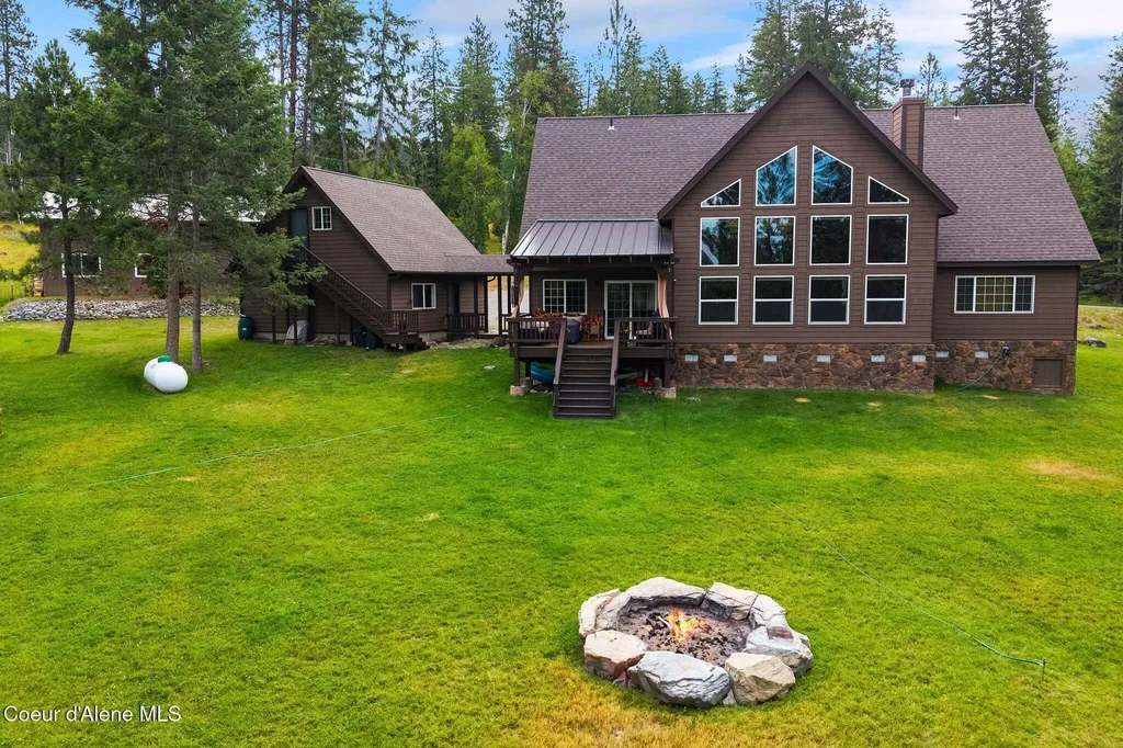 235 Kiebert Loop Hope ID 83836