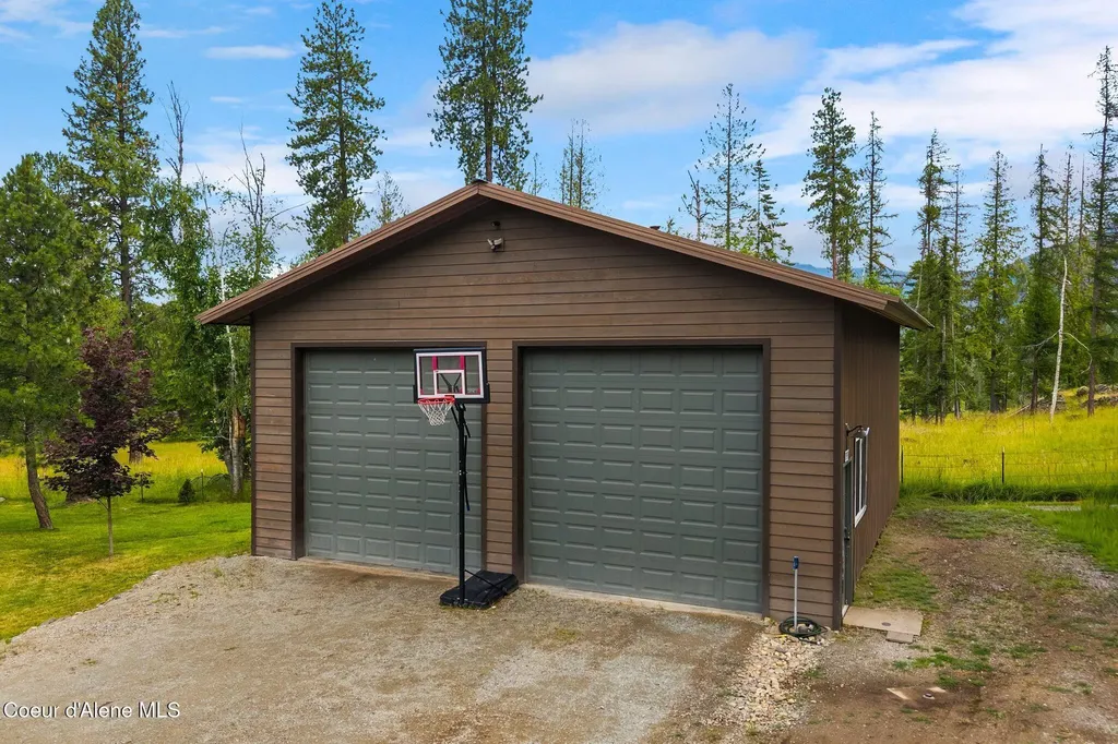 235 Kiebert Loop Hope ID 83836