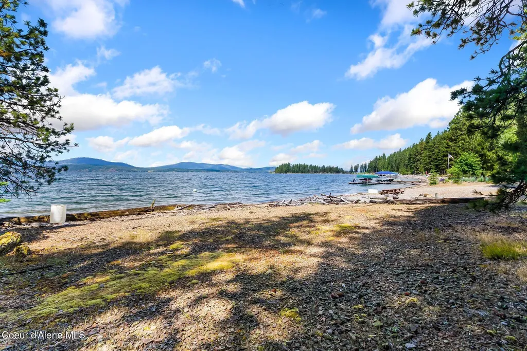 235 Kiebert Loop Hope ID 83836