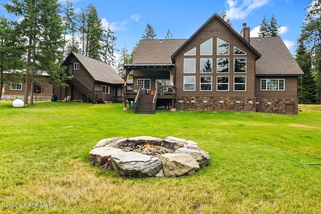235 Kiebert Loop Hope ID 83836