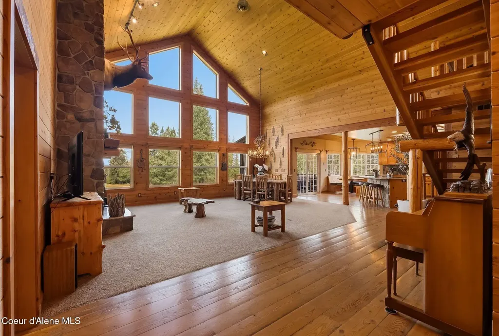 235 Kiebert Loop Hope ID 83836