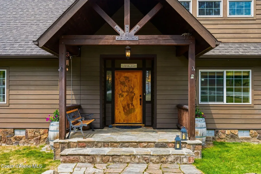 235 Kiebert Loop Hope ID 83836