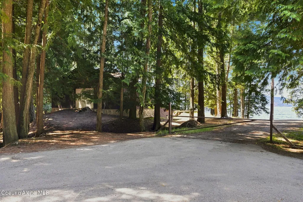235 Kiebert Loop Hope ID 83836