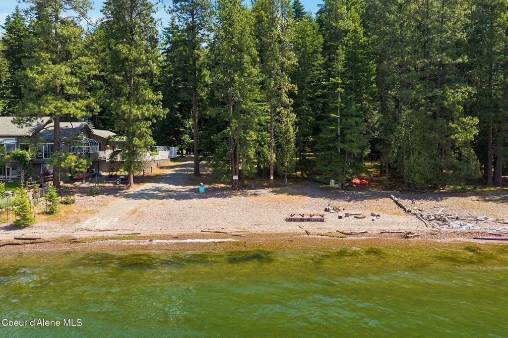 235 Kiebert Loop Hope ID 83836