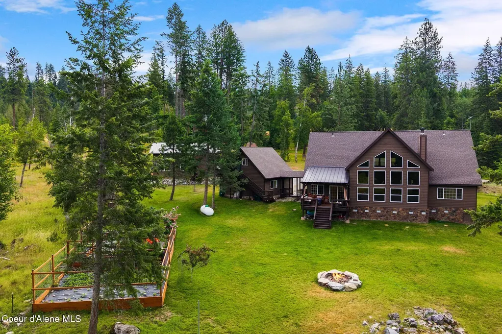 235 Kiebert Loop Hope ID 83836